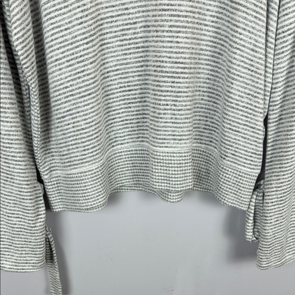 Abercrombie & Fitch Gray Crew Neck Long Sleeve Sweater Ribbed Trim Size Large - Picture 7 of 9